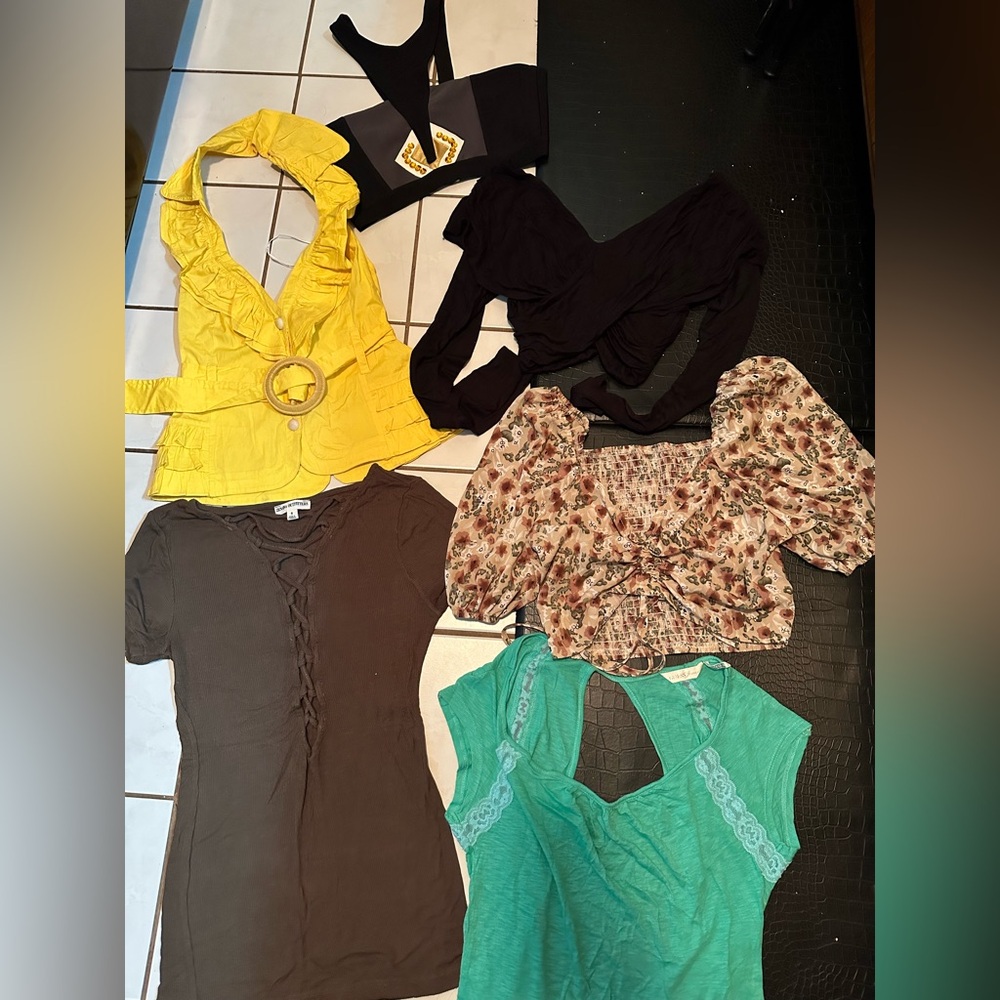 Boutique Collection - BUNDLE OF 5 items
Yellow, Black, Black ,Green ,and top